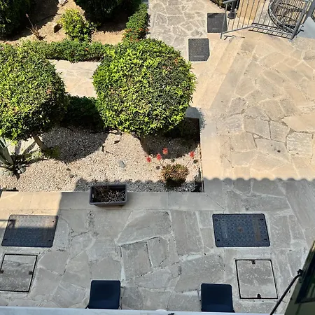 度假居 Gardens Polis